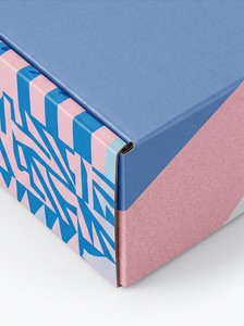 Caja de Regalo Rígida Rectangular Rosa con Logotipo Personalizado y Diseño de Acuarela para Empaque de Artesanías - Product Image 3