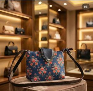 Bolso bandolera con estampado floral vintage - Product Image 1