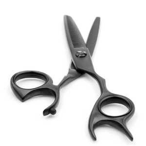 Juego de tijeras de barbero Premium Super Ergo Devil Matte Black Combo, fabricadas con acero inoxidable de alta calidad para uso profesional en salón. - Product Image 3