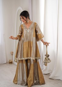 Salwar Kameez pakistaní de alta calidad con dupatta y pantalón a juego para fiestas y bodas, disponible a los mejores precios. - Product Image 4