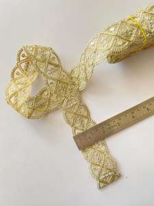 Ropa de Hogar Elegante y Atemporal Hecha a Medida con Lentejuelas Bordadas, Perlas, Encaje, Organza, Diseño Floral Ecológico y Estilo Ejecutivo - Product Image 4