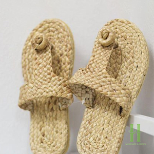 Handmade Seagrass Flower Slippers Wedding Guests Natural <b>Woven</b> Eco-Friendly Floral Sandals Bridal Party Hotel Spa Guest Slippers - Product Image 6