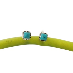 Fabriqué à la main Look fantastique indien bijoux en argent Turquoise en gros clous en argent Sterling boucle d'oreille Turquoise bijoux goujon en argent - Product Image 1