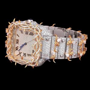 Reloj de Cuarzo Personalizado de Moda con Caja de Aleación, Diamantes de Moissanita VVS, Totalmente Cubierto de Piedras, Diseño de Hoja en Dos Tonos, Reloj Premium - Product Image 2