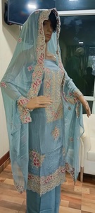 Tissu brodé non cousu et lavable avec travail Zarkan fait main, vêtements traditionnels modernes pour les occasions festives et de fête - Product Image 6