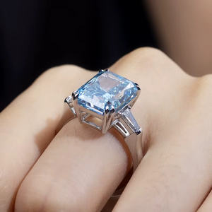 Bague de fiançailles en platine avec diamant bleu fantaisie taille émeraude, cultivé en laboratoire, certifié IGI, style classique, pour femme - Product Image 6