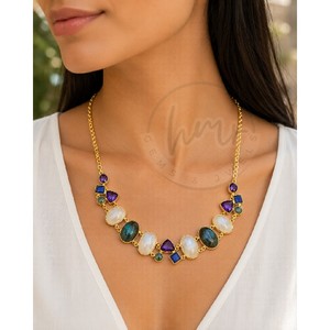 Collar llamativo de boda chapado en oro de 18 quilates con múltiples gemas: Labradorita, Piedra Lunar Arcoíris, Amatista, diseño floral bohemio. - Product Image 3