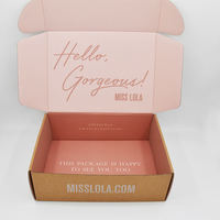 Vente en gros de boîte d'enveloppe en poly pliable en carton ondulé rose avec logo personnalisé emballage en carton d'expédition de matériaux recyclés pour chaussettes