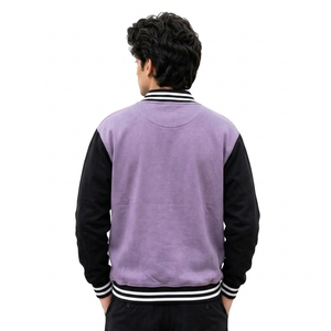 Chaqueta Varsity de Gamuza Morada para Hombre, Mangas Negras, Estilo Casual para Otoño, Cuello Camisero, Corte Regular - Product Image 2