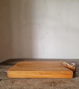 Planche à découper en bois italien vintage, style rustique, pour la cuisine, fabriquée à la main en bois massif, pour couper et servir - Product Image 4