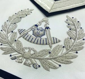 Delantal Masónico Past Master Blue Lodge con Bordado Plateado Hecho a Mano, Delantal Ceremonial de Primera Calidad - Product Image 6