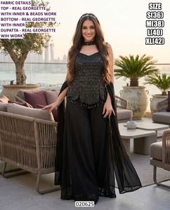 Ensemble de fête traditionnel Emerald Bloom - Robe longue pour femme à séchage rapide - Product Image 3
