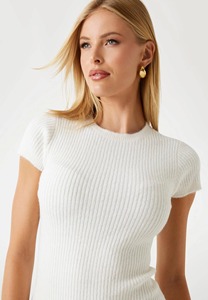 เดรสทรงเข้ารูปแขนสั้นผ้าริบคุณภาพพรีเมียม ผู้ผลิตเดรสทรงมินิแบบสลิมฟิต รับผลิตแบรนด์ส่วนตัว - Product Image 3