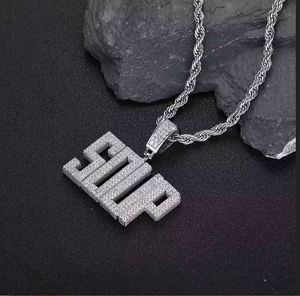 Pendentif personnalisé avec nom en lettres capitales carrées, style hip-hop, serti de zircons - Product Image 4