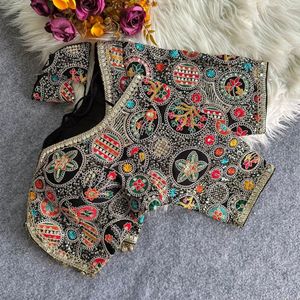 Blusa de mujer estilo Sabyasachi con bordado pesado y lentejuelas suaves, blusa de diseñador lista para usar para fiestas, de Royal Export - Product Image 1