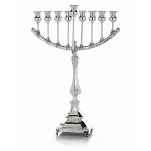 Candelabro Menorá de Nueve Brazos en Plata Pulida, Decoración Clásica Judía para Mesa de Hanukkah, Acabado Metálico Liso - Product Image 6