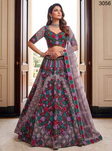 Ensemble Lehenga Choli en soie brodée pour femme, avec dupatta en résille à motifs floraux et travail miroir, tenue de mariage et de fête - Product Image 3