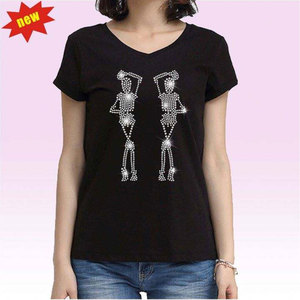 Camiseta de Mujer Ajustada con Estampado de Calavera Termoadhesivo, 100% Algodón y Poliéster - Product Image 3
