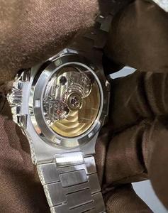 Montre en or blanc sertie de diamants Moissanite VVS de qualité supérieure, très tendance, avec verre saphir, mouvement ETA, prix de gros. - Product Image 5