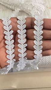 Borde de Encaje Bordado Tradicional con Lentejuelas y Patrón Floral con Espejo, Material de Poliéster/Algodón, Duradero - Product Image 2