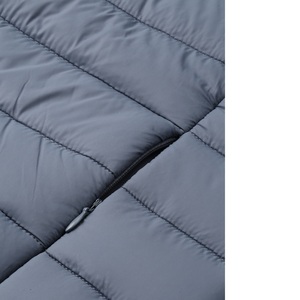 Veste matelassée à capuche grise pour homme, fermeture éclair sur le devant, couleur unie, coupe slim, coupe-vent, vêtement d'automne, rembourrage en polyester - Product Image 5