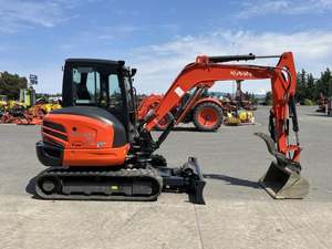 Mini-excavatrice compacte Kubota modèle KX040-4 2022 – Poids : 9 200 lb, puissance du moteur : 40,4 CV, 1 453 heures de fonctionnement - Product Image 3