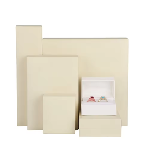 Boîte à bijoux de luxe auto-assemblable de couleur personnalisée, matériaux recyclés, doublure en éponge pour alliances et colliers - Product Image 5