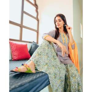 Traje de chifón gris Harbor con cuello y mangas largas, talla XS - Product Image 5