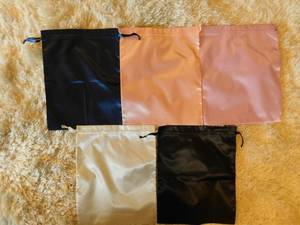 Pochette à bijoux en satin de qualité supérieure, sacs cadeaux au toucher soyeux pour emballages de luxe, accessoires de mode et marques de bijoux - Product Image 1