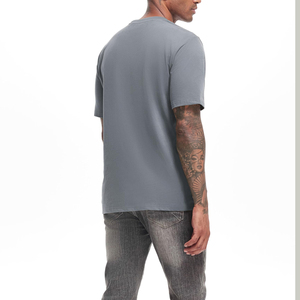 Camiseta 100% algodón para hombre, corte holgado, cómoda, informal, estilo urbano, con estampado liso, ajuste relajado y mangas normales, camiseta tipo Ringer. - Product Image 2
