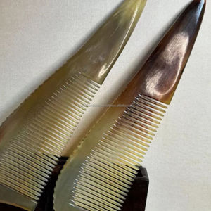Peigne en corne naturelle, fabriqué à la main pour coiffer les cheveux, en véritable corne de buffle - Product Image 3