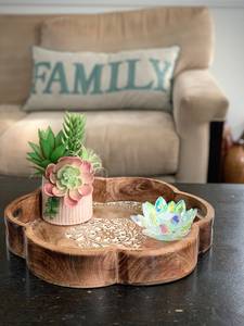 Bandeja de madera de acacia tallada a mano, ecológica: Decoración rústica estilo granja para otomana con acabado natural, disponible a precio de fábrica. - Product Image 5