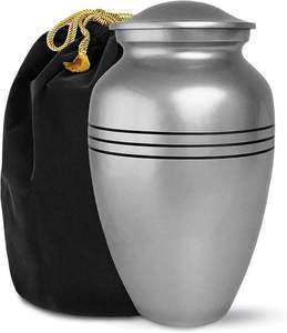 Urne funéraire magnifique et sobre en aluminium argenté avec finition mate polie pour cendres humaines - Product Image 4