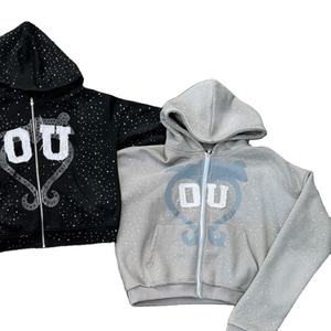 Sudaderas con capucha de diamantes de imitación para hombre rasgadas de algodón pesado con apliques bordados de felpa francesa y logotipo con serigrafía personalizada - Product Image 3