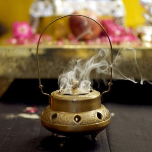 Dhupdaan en laiton antique - Product Image 1