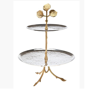 Support à gâteau décoratif en métal aluminium, design fabuleux, aspect doré et blanc, motif floral et feuillage, idéal pour desserts, pâtisseries, bonbons et cupcakes. - Product Image 4