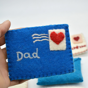Sobre de Regalo de San Valentín de Fieltro de Lana Personalizado de Lujo - Bolsa para Cartas de Amor Hecha a Mano para Parejas y Ocasiones Especiales - Product Image 4