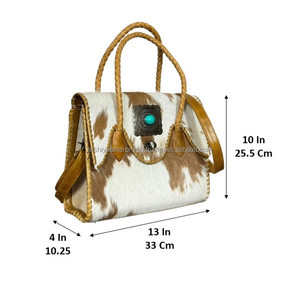 Sac fourre-tout de luxe pour femme en cuir de vachette véritable, orné de conchos turquoise, pour usage quotidien, porté épaule ou croisé. - Product Image 2