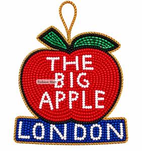Ornement Perlé de Londres « The Big Apple » Fait Main, Souvenir Décoratif - Product Image 1