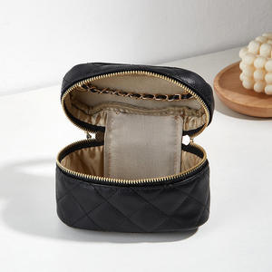 Black Geometric Fashion <b>Quilted</b> <b>Single</b> Strap Zipper Closure Structured Shoulder/Crossbody Handbag for Daily Commuting - Product Image 5
