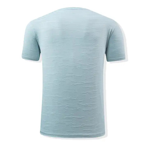 เสื้อยืดแขนสั้นผู้ชายสีฟ้าอ่อน แห้งเร็ว คอกลม ทรงปกติ สวมใส่สบาย ผ้าถักโพลีเอสเตอร์ สีพื้น - Product Image 4