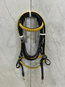 Cabezada negra y amarilla con surcingle de PVC (BIOTHENE), frontal y paseador con tachuelas metálicas, juego de brida impermeable para caballo LLT - Product Image 2