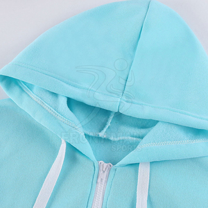 Sweat à capuche élégant pour femme en tissu polaire avec logo sur le devant, respirant et écologique, coupe confortable pour un usage décontracté - Product Image 5