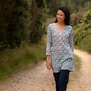 VENTE Haut KURTA long Toutes tailles Style 2 Bleu turquoise avec motif Paisley rose 100% Léger Haut à col en V pour femmes - Product Image 5
