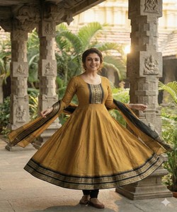 ชุดเดรสผ้าฝ้ายลายแจ็คการ์ดปักลายลูกไม้แบบดั้งเดิม พร้อมผ้าคลุมไหล่ สำหรับงานเทศกาล ราคาขายส่ง เสื้อผ้าชาติพันธุ์ สีเหลือง - Product Image 4