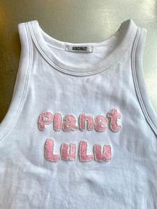 เสื้อยืดสีแดงประดับลูกปัดทำมือ พร้อมลายปักแมงกะพรุนด้วยผ้าฝ้าย - Product Image 3
