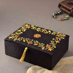 Elegante caja rectangular de tela bordada hecha a mano para todas las ocasiones y regalos hecha a mano en la India por EXOTIC INDIAN ART - Product Image 6