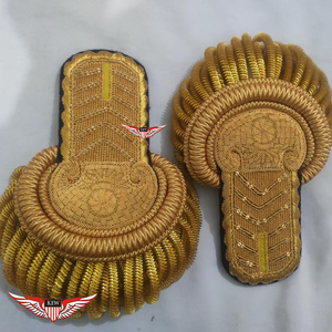Epaulettes de Hombro Metálicas Doradas KEW con Flecos, Diseño Vintage de Lujo, Acabado Bordado Ecológico y Duradero - Product Image 1