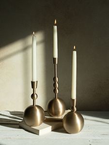 Juego de 4 Candelabros de Latón Dorado de Diferentes Alturas para Decoración del Hogar, Soporte de Metal Duradero para Velas - Product Image 6