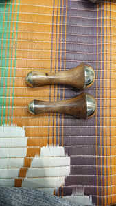 Varita Kansa de Madera Pulida Marrón con Acabado en Latón, Rodillo de Masaje para Puntos de Activación, Rodillo para Pies y Cuerpo, Lifting Facial, Desintoxicación, Alta Calidad, Reutilizable, Moderno - Product Image 4